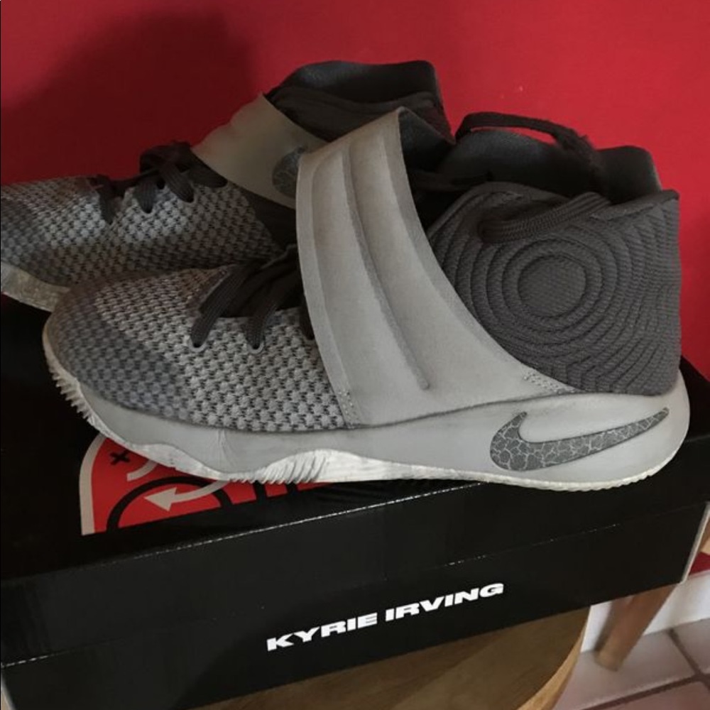 Kyrie 2